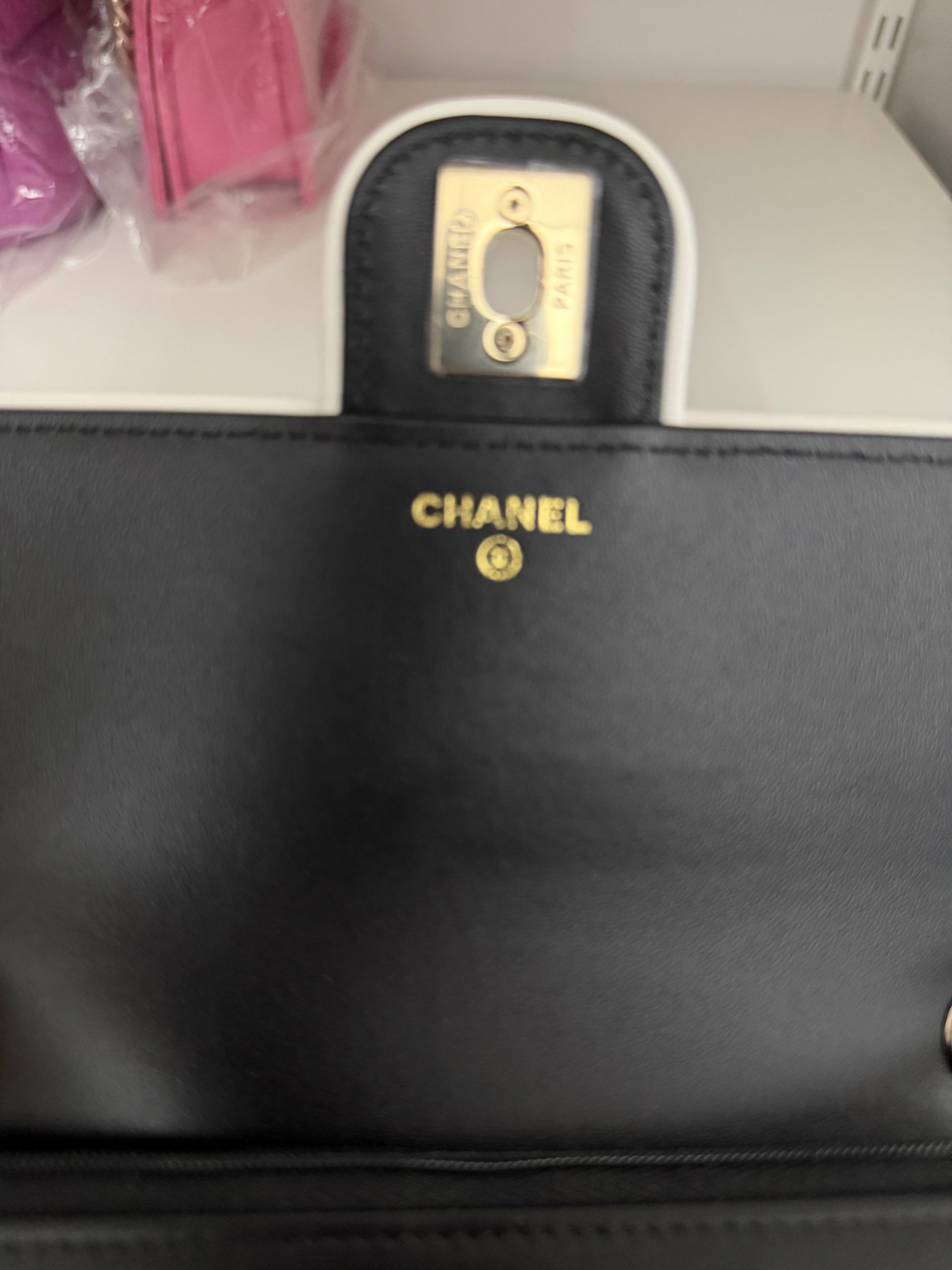 26P Black White Quilted Lambskin Resin CC Flap Wallet On Chain - 图片 10