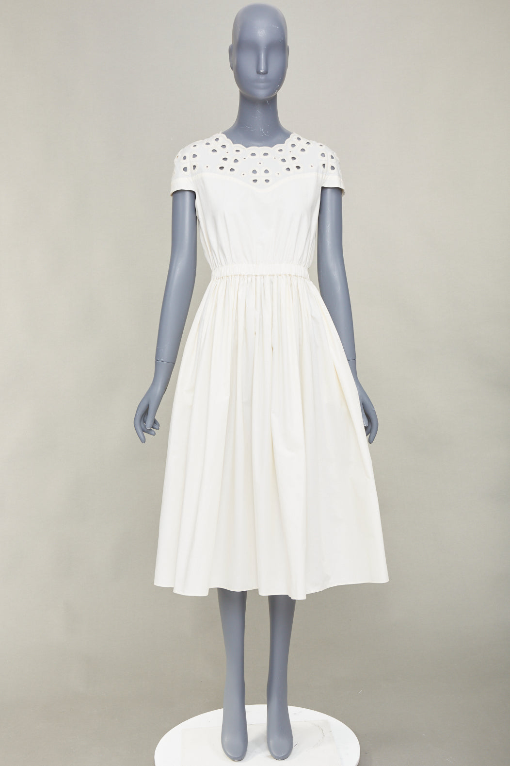 Women's Fendi eyelet cutout scalloped white cotton midi dress - Image 9