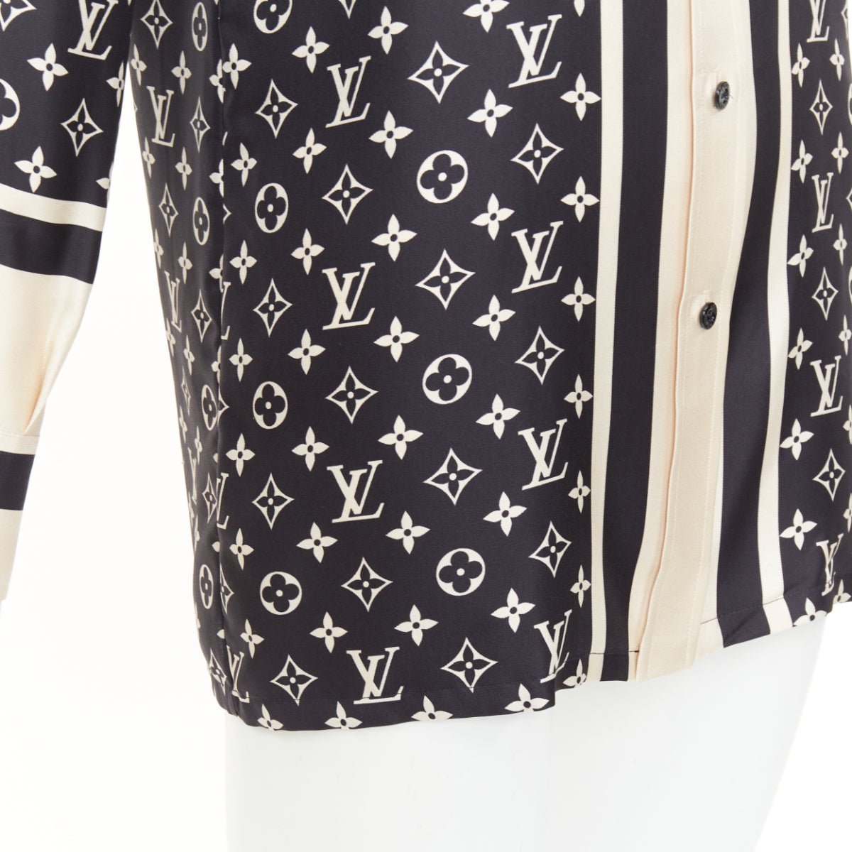 Women's Louis Vuitton monogram silk button top - Image 7
