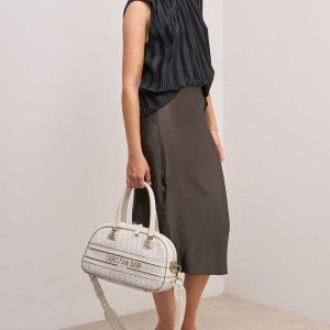 8992_Dior_Vibe_Bowling_Bag_White_Metallic_Gold_L_1M.jpg