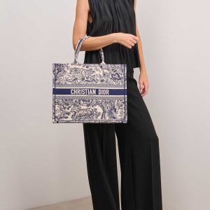 9062_Dior_Book_Tote_Large_Blue_White_XL_1M.jpg