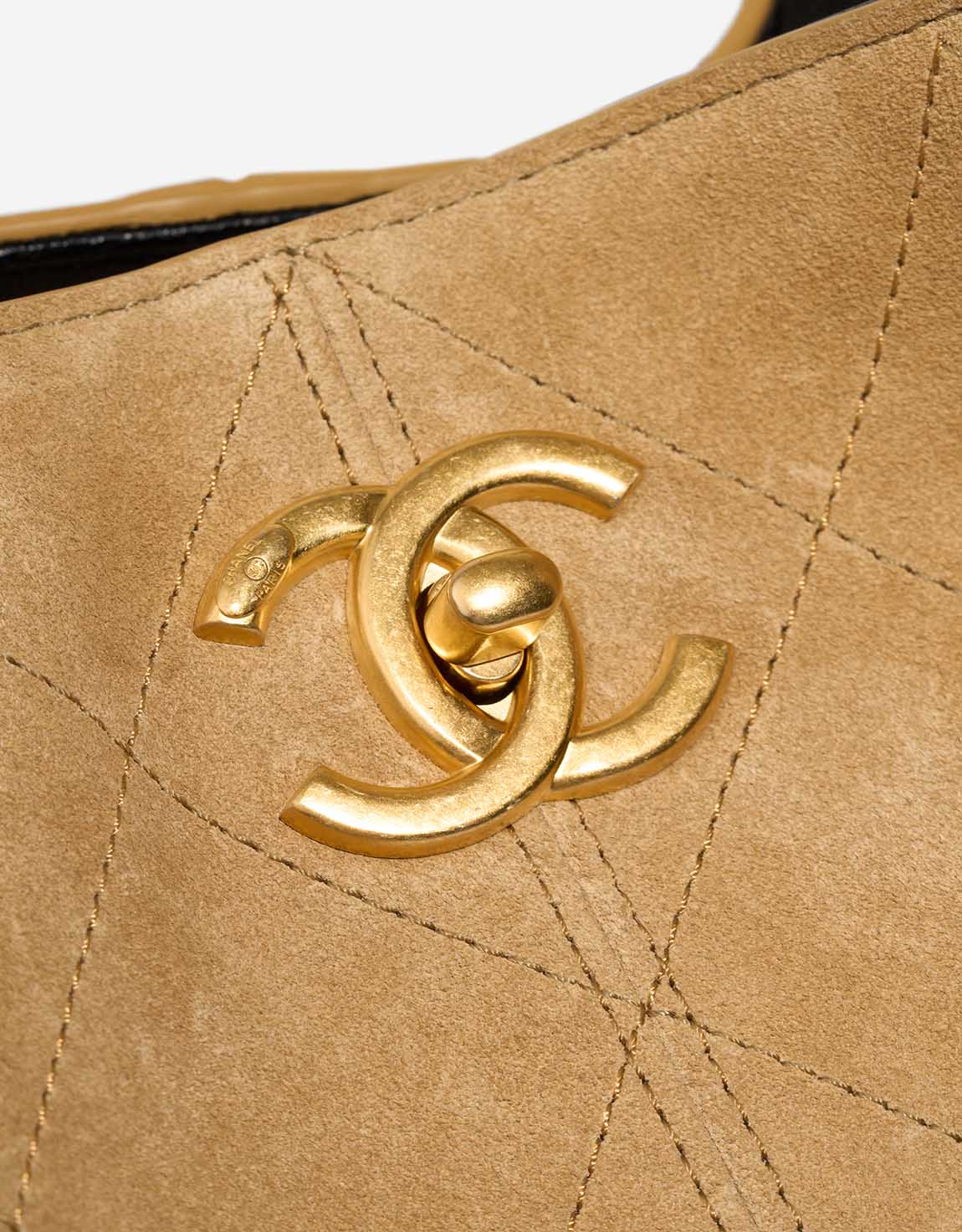 Chanel 25A Two-Tone Tote Bag Medium Suede / Lamb Beige / Black - 图片 7