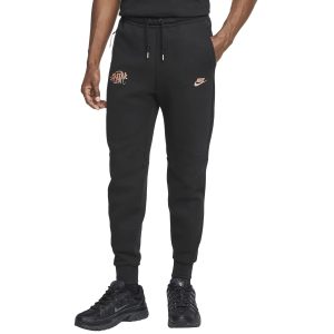 syna-world-x-nike-central-cee-tech-fleece-black-sweatpants-hq3749-010-model-front.jpg
